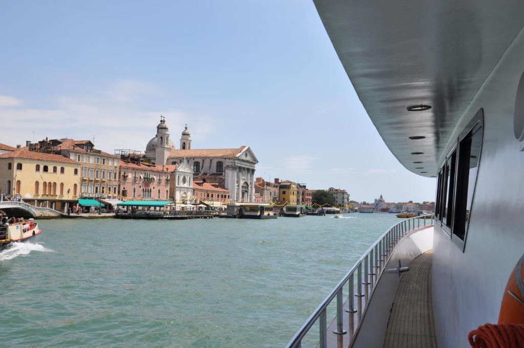 Yacht Sarah Venezia La Giudecca Exterior photo